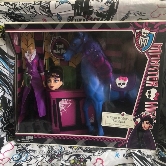 Monster High Headless Headmistress Bloodgood - Picture 1 of 2